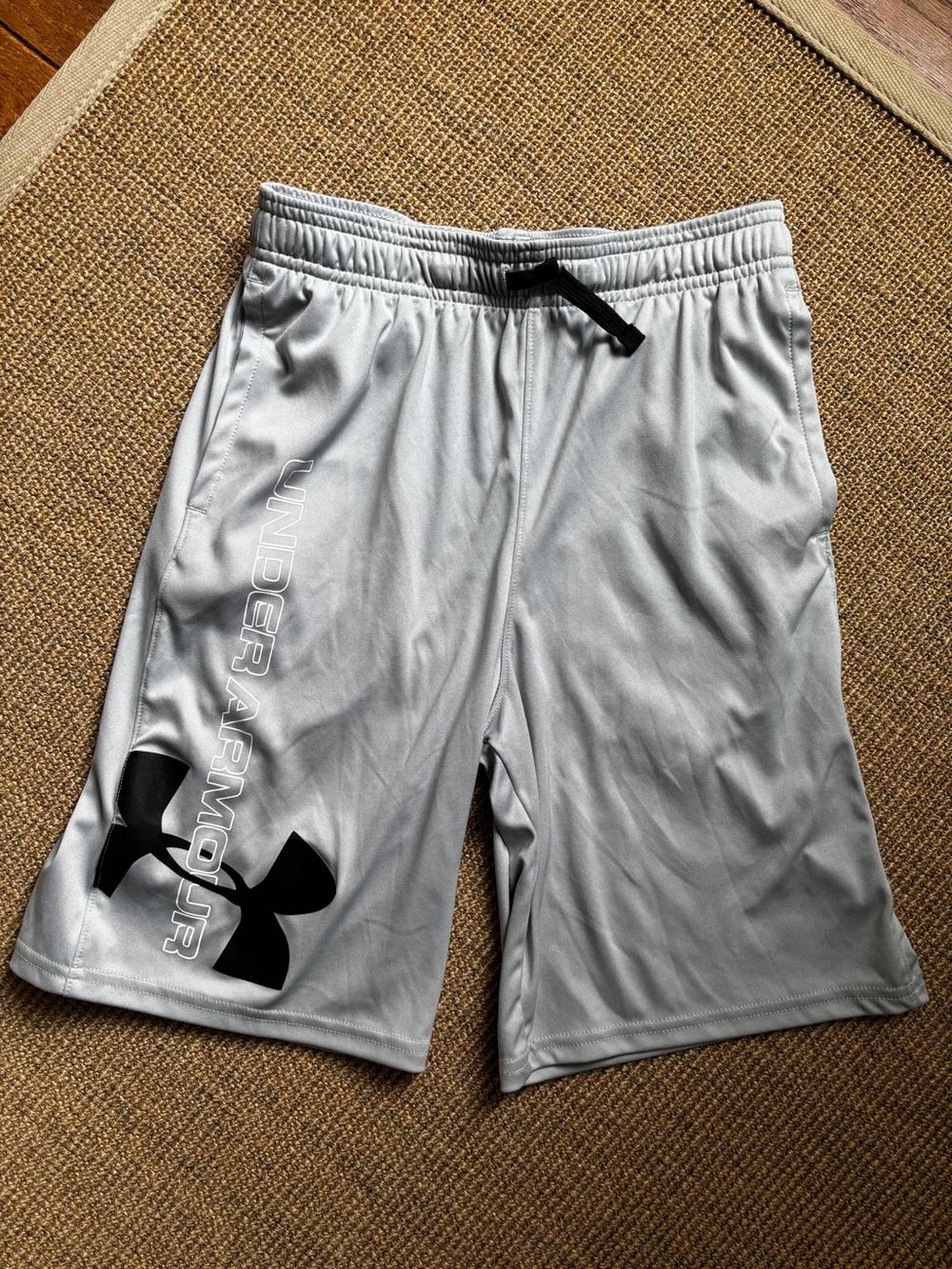 Under Armour Youth Gray Shorts Size Large